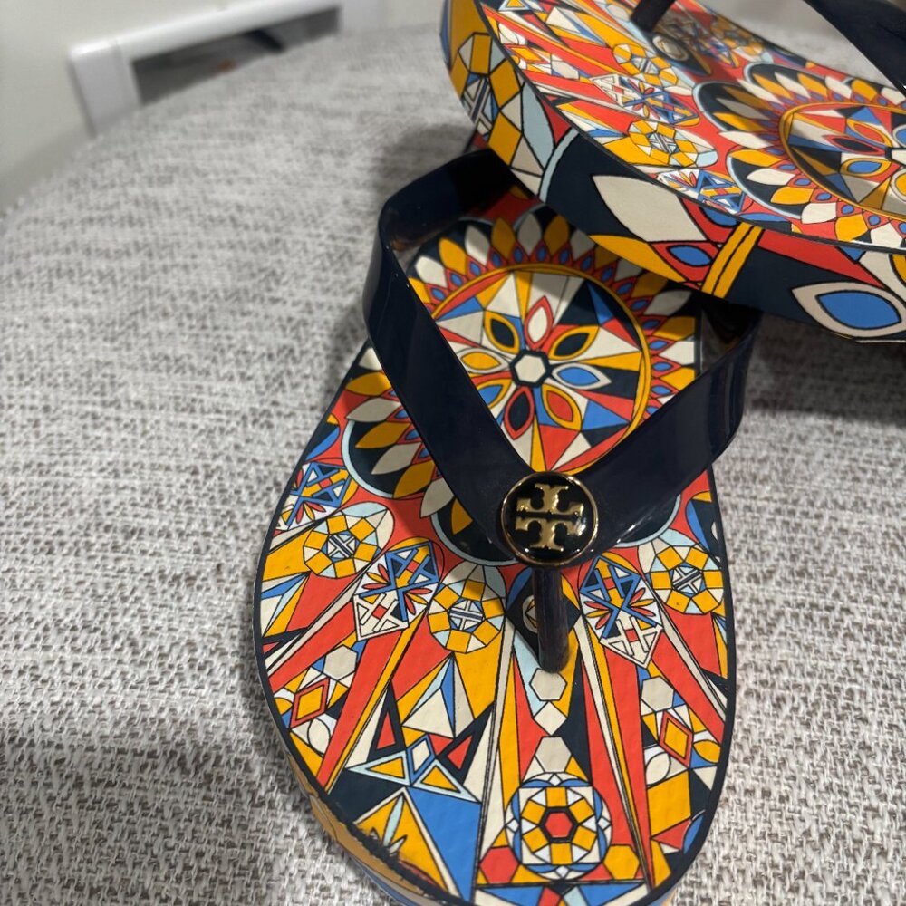 TORY BURCH PSYCHEDELIC GEO PATTERN WEDGE  SIZE 9 NEW - Picture 10 of 11